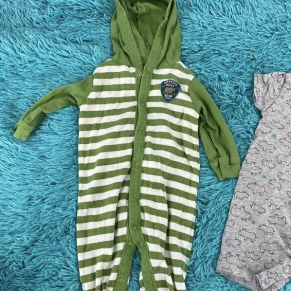 3 pc. Carter’s Hoodie, sweatshirt, fox, rhino, bear Shorts Bodysuit Bundle. 6 Mo